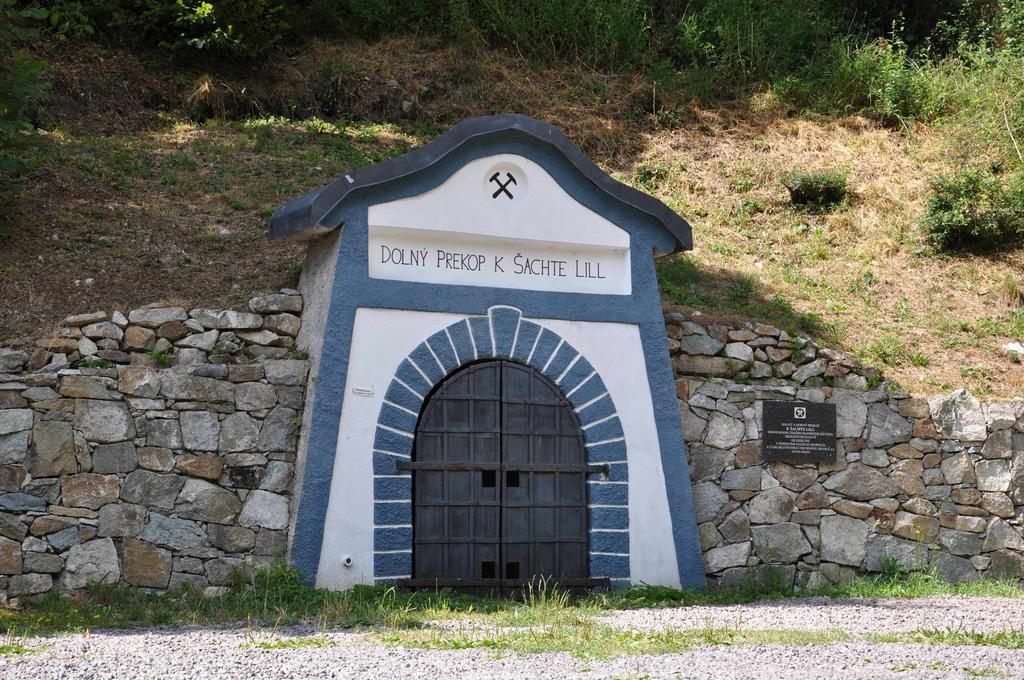 Banská Štiavnica Penzion Bansky Dom מראה חיצוני תמונה
