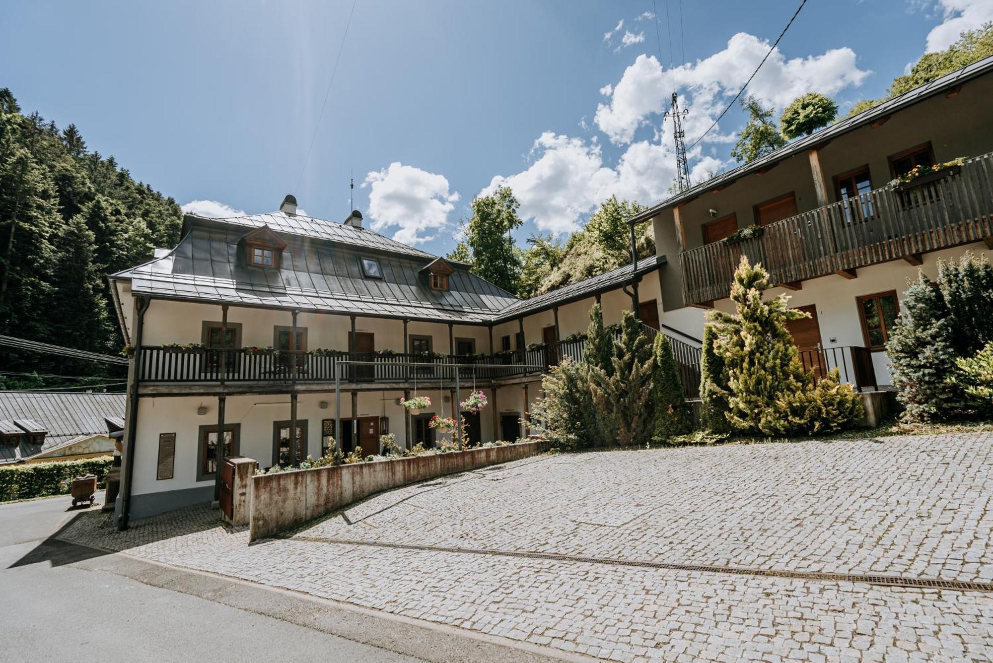 Banská Štiavnica Penzion Bansky Dom מראה חיצוני תמונה
